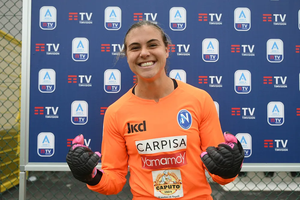 Catalina con la camiseta del Napoli