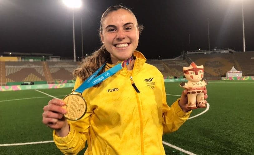 Catalina con la medalla de oro de los Panamericanos Lima 2019